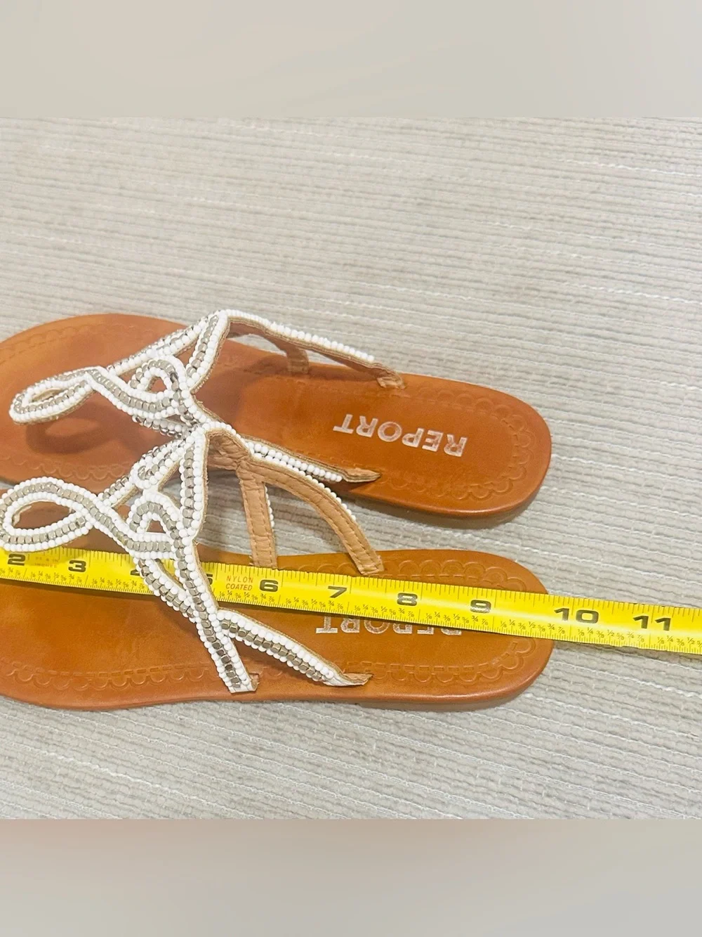 Report Women's Beaded Thong Sandals White Leather Straps Brown Sole Size 8,5